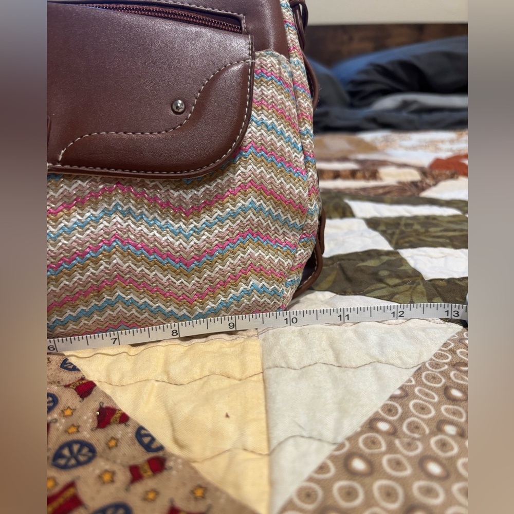 Stone Mountain Brown and Multicolored shoulder bag. - Picture 15 of 16